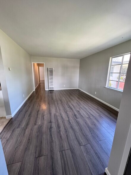 Living Room - 307 S Basque Ave