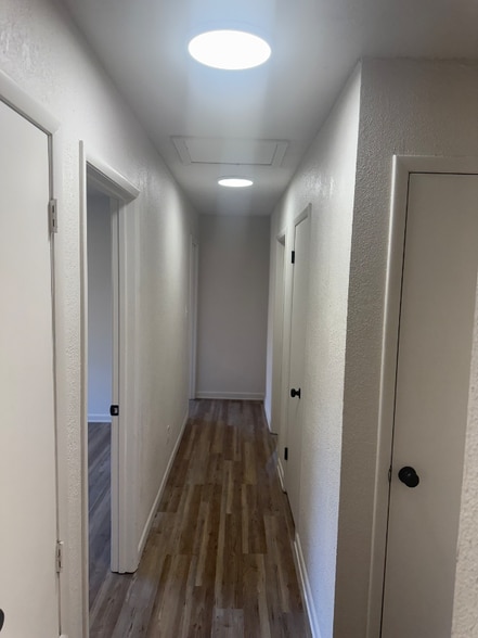 Building Photo - 910 Moran St