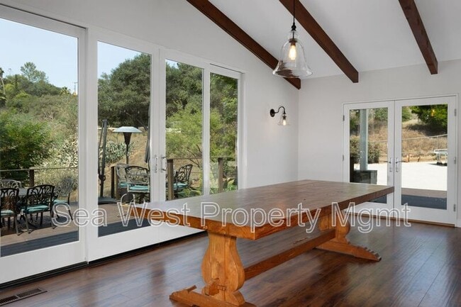 Building Photo - 3267 Bernardo Ln