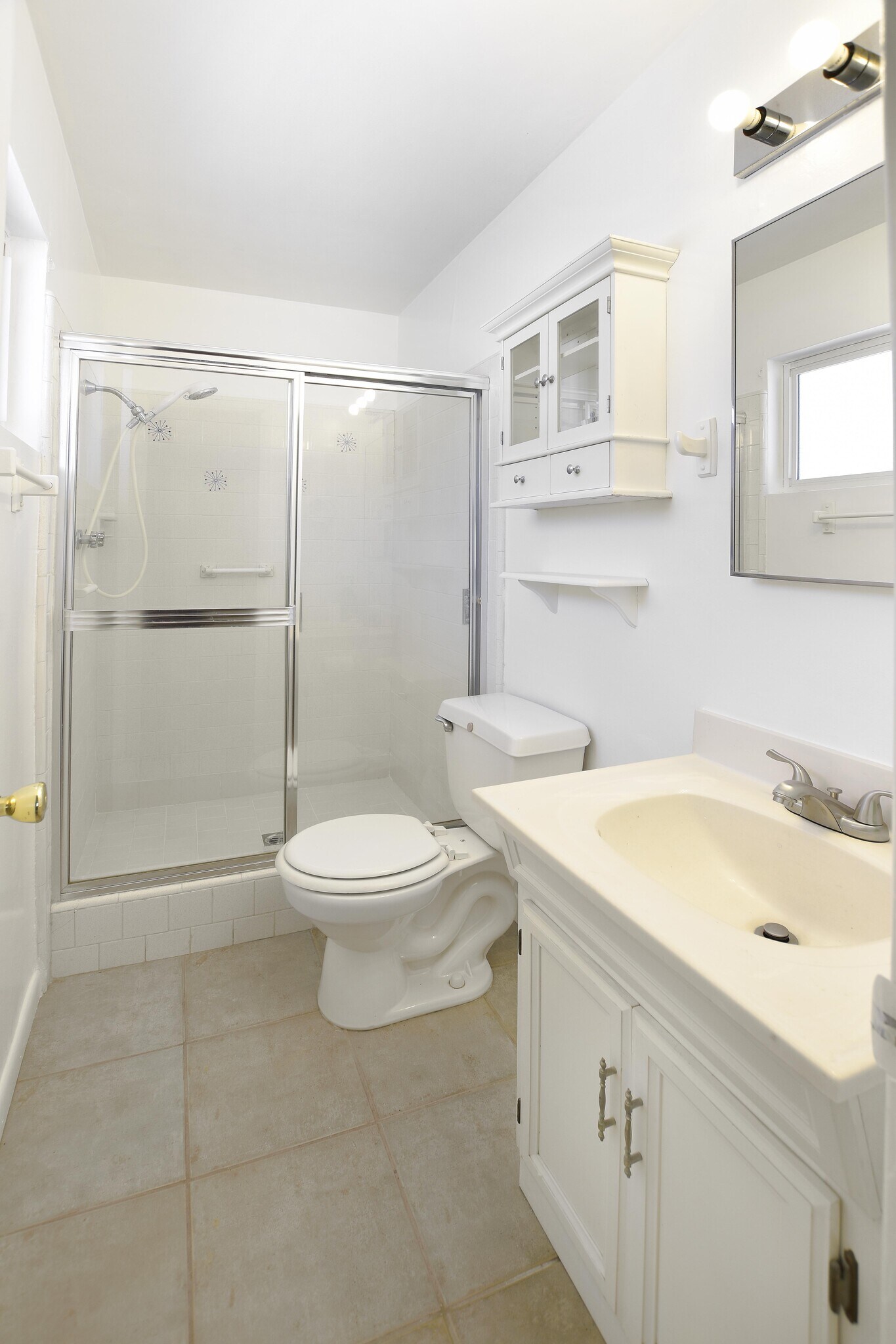 Building Photo - 650 Ridgeway Ln