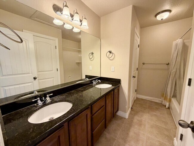 Building Photo - 5175 Fox Hollow Way