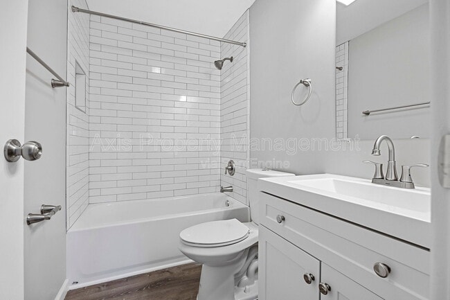 Building Photo - 906 Chula Dr