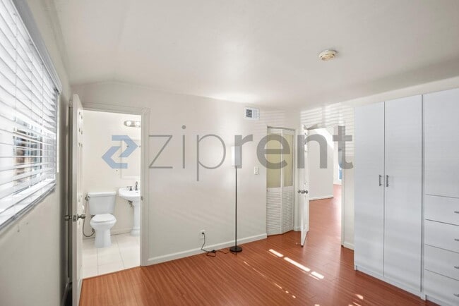 Building Photo - 41861 Maywood St