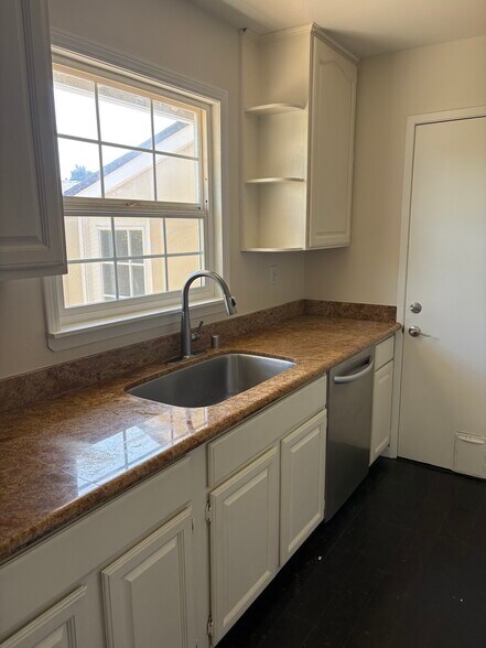 Building Photo - 2183 San Antonio Pl