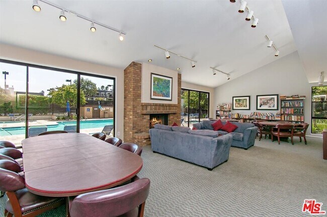 Building Photo - 8600 Tuscany Ave