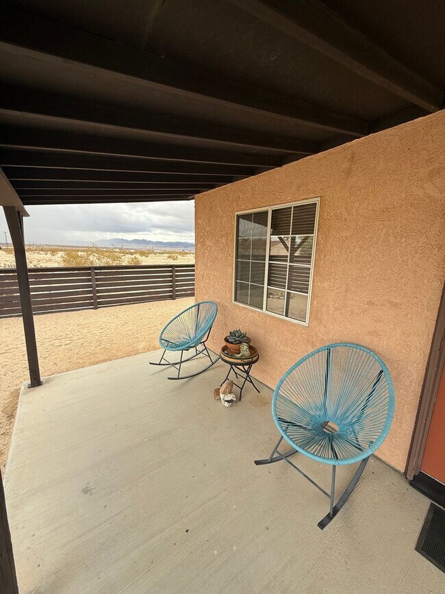Building Photo - Private 1 Bedroom 1 Bathroom Home
