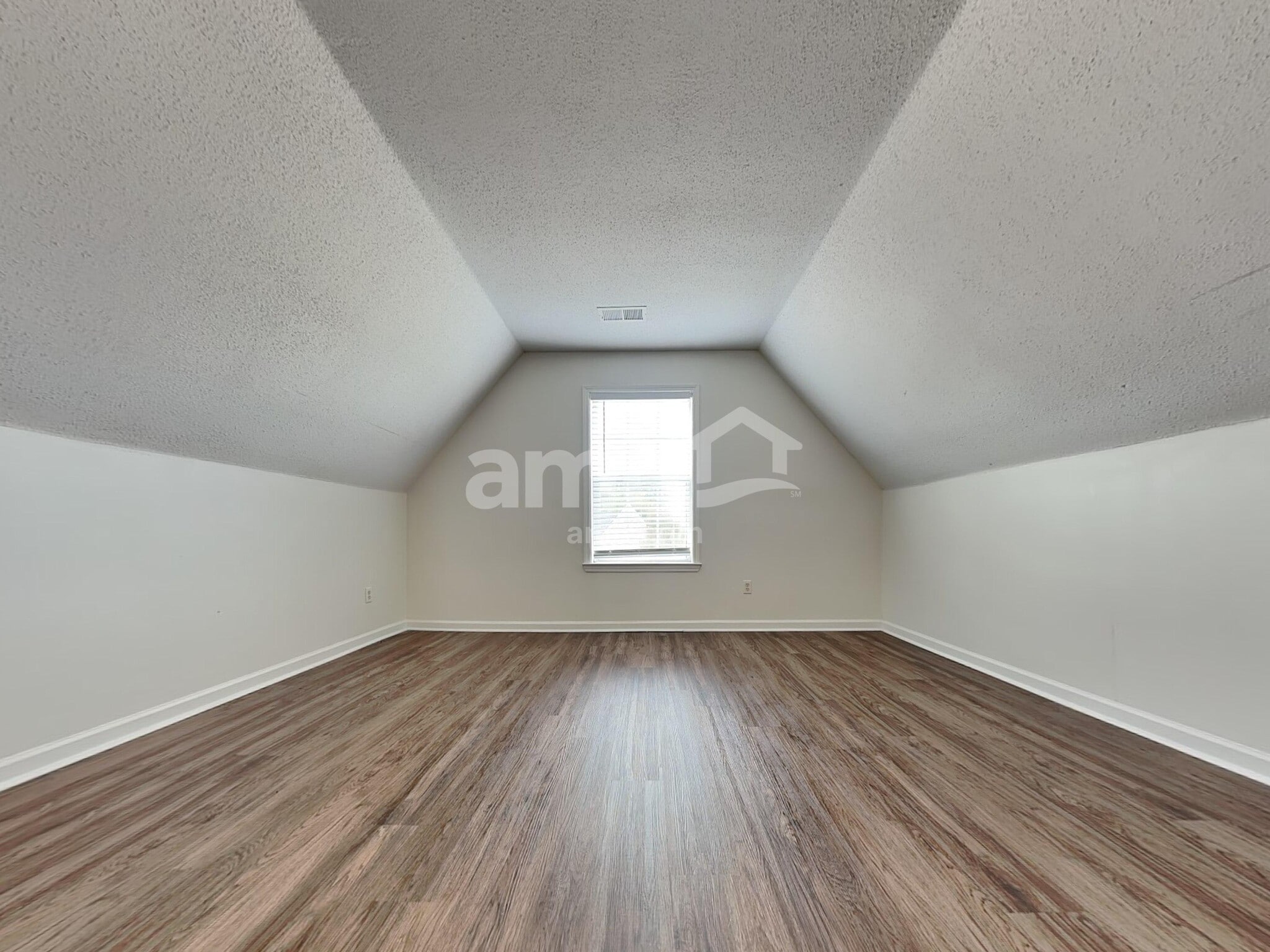 Building Photo - 8981 Oak Grove Blvd