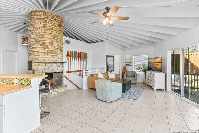 Building Photo - 1433 Riviera Dr