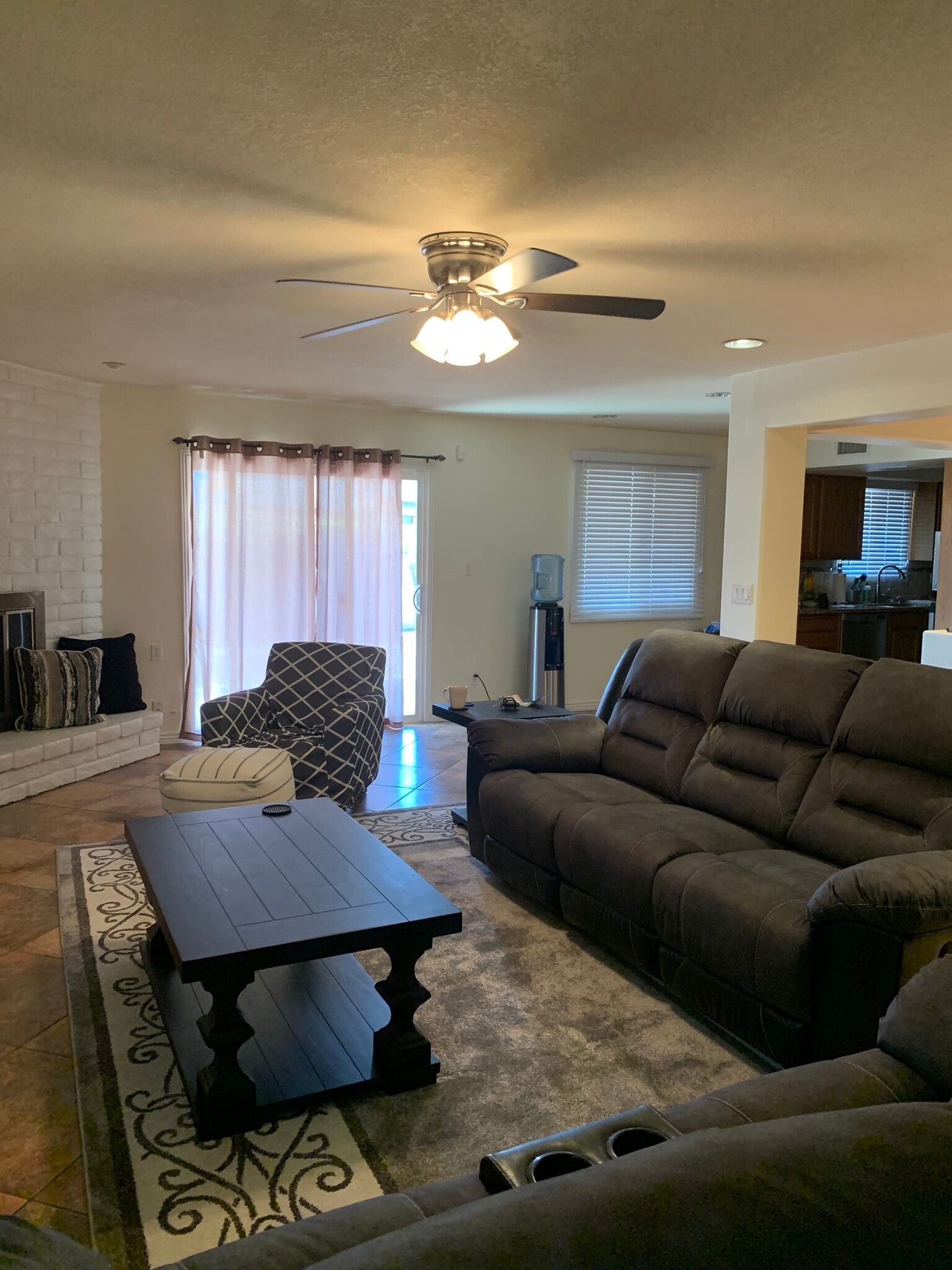 Living room furnished - 1207 E Loyola Dr