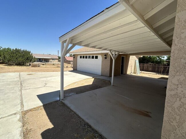 Building Photo - 17530 Aspen St