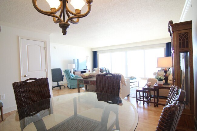 Building Photo - Gorgeous Furnished Direct Ocean Condo in Indialantic