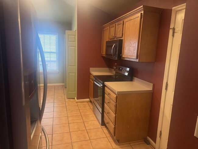 Building Photo - 916 Palomino Ln