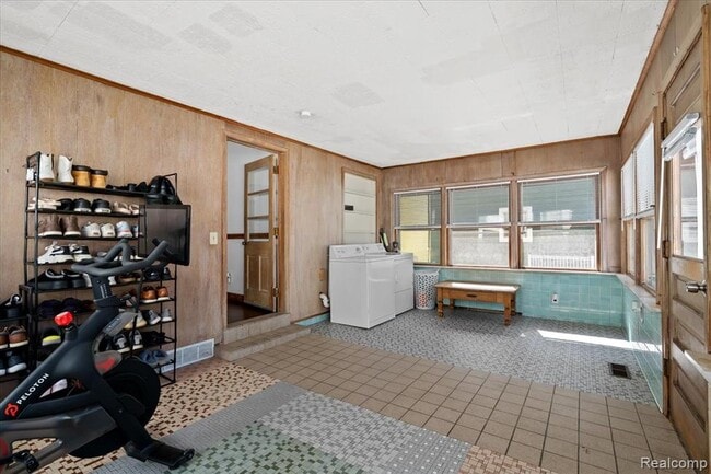 Building Photo - 423 Pingree Blvd