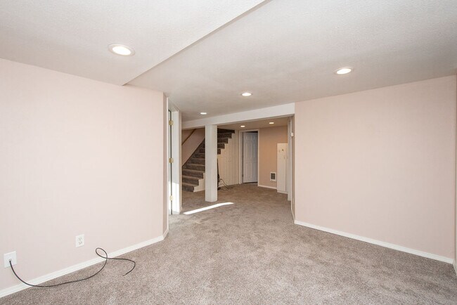 Building Photo - 206 5th Ave E