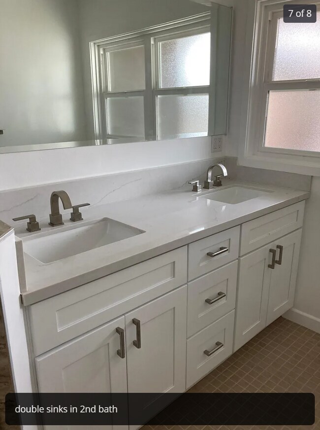 Building Photo - 349 S Linden Dr