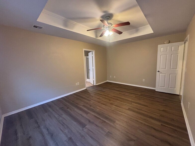 Building Photo - 1701 SW Elington St