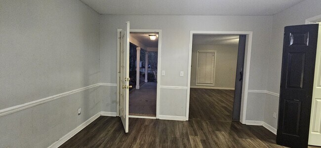 Building Photo - 211 Plantation Rd