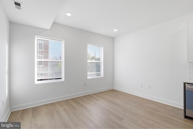 Building Photo - 630 W Cumberland St