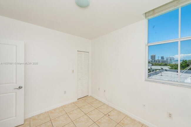 Building Photo - 8041 Harding Ave