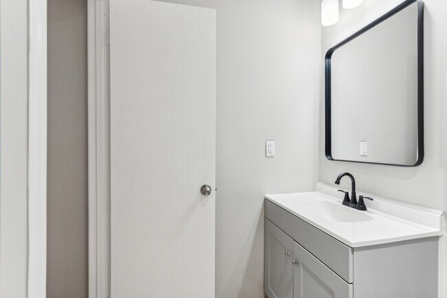 Building Photo - 540 Oldbridge Dr