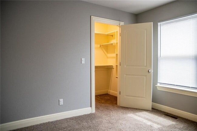 Building Photo - Ready to rent for Summer 2026 | 3 bed, 3 bath