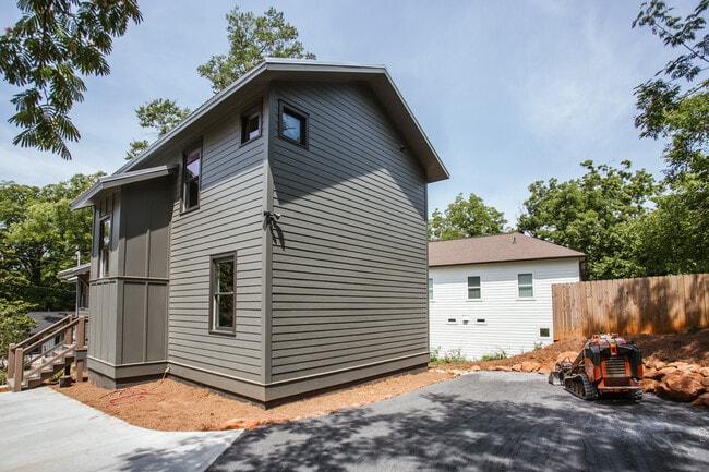 Building Photo - 132 Flint St