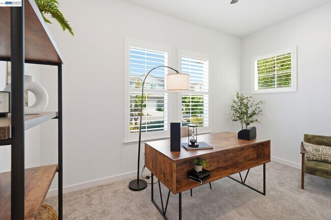 Building Photo - 1550 Plumas Dr