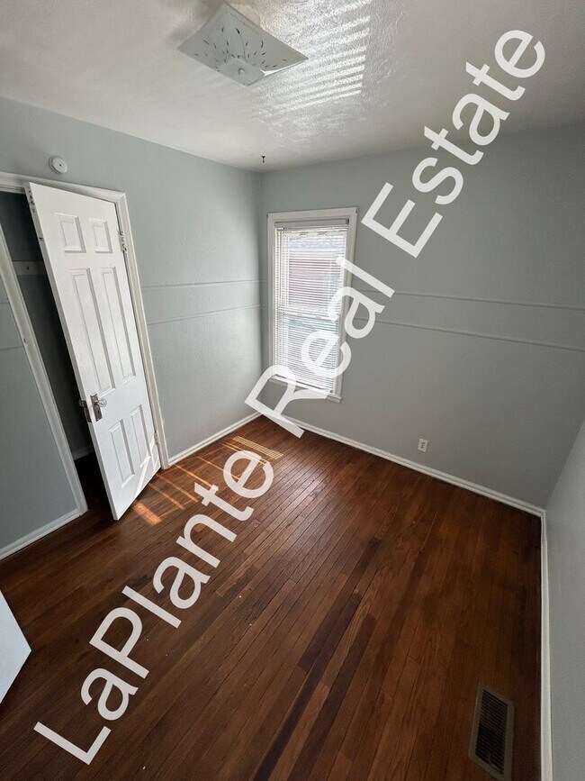 Building Photo - 2723 Eldora Dr