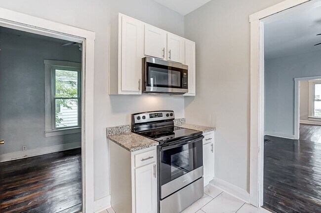 Building Photo - 3 Bed In Dayton- MOVE IN SPECIAL! Third Month Free!