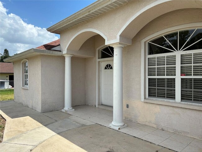 Building Photo - 4272 Pandora Rd