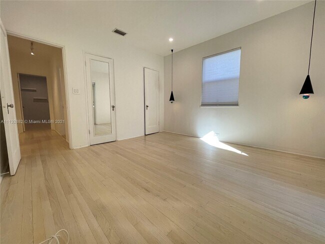 Building Photo - 774 NE 74th St