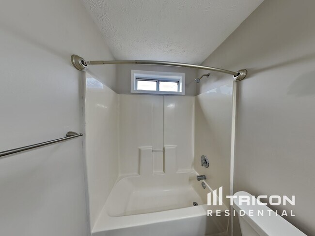 Building Photo - 605 Connors Path