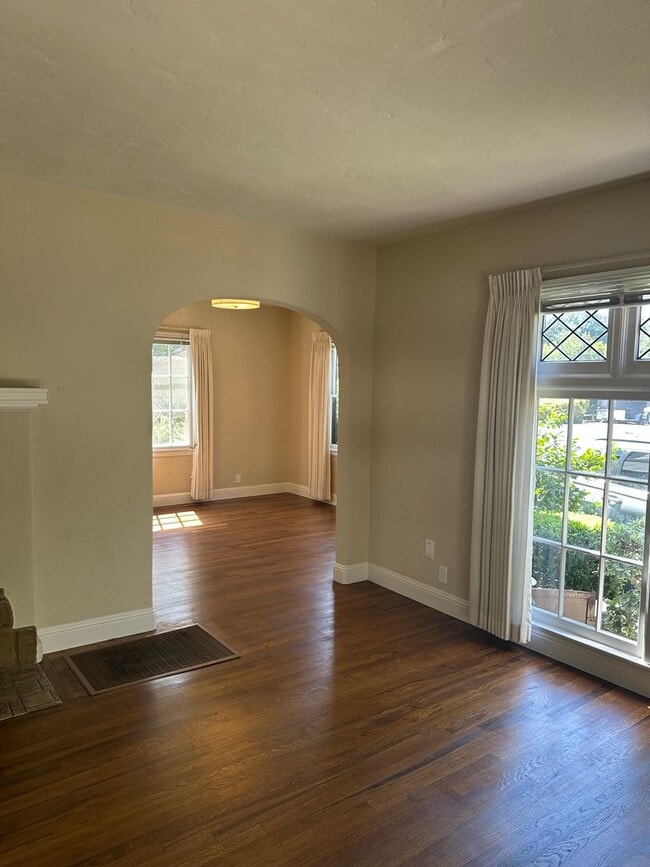 Building Photo - 49-1405