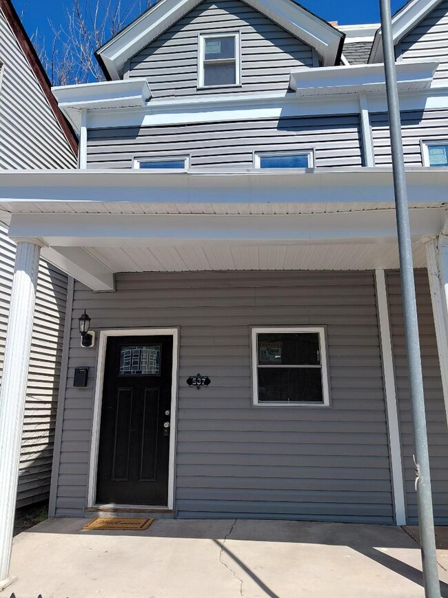 Building Photo - 537 N Mechanic St