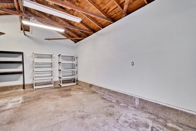 Building Photo - Welcome Home!!! - Great Location, Near Val...