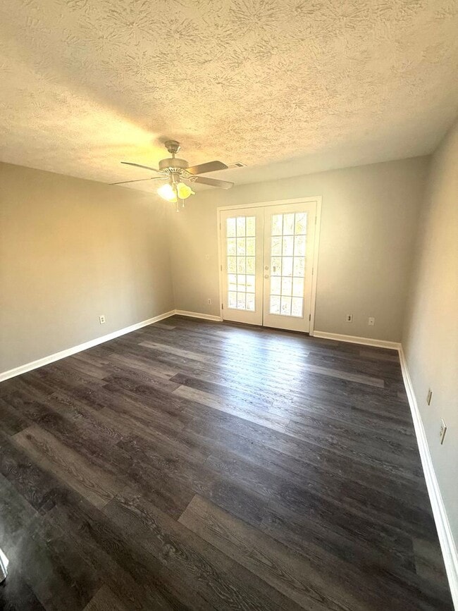 Building Photo - ** 3 Bed 2 Bath Located in Virginia Estates ** Call 334-366-9198 to schedule a self tour