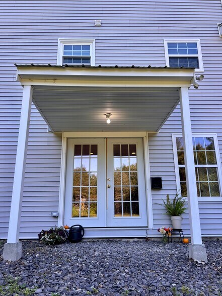 Building Photo - 555 Fort Hill Rd