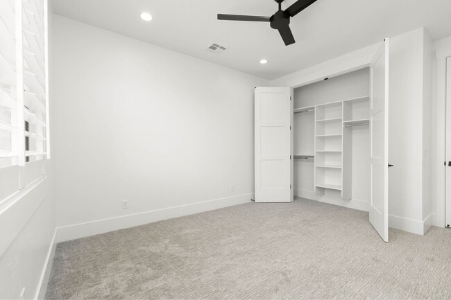 Building Photo - Beautiful 5 bed | 4 Bath | 3 Car Garage