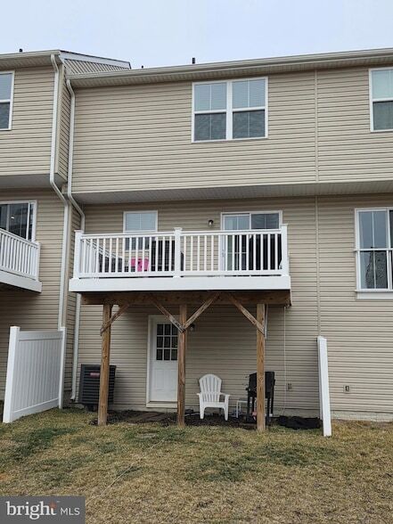 Building Photo - 503 Williams St