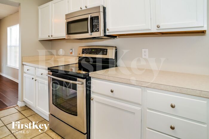 Building Photo - 110 Reeding Ridge Dr W
