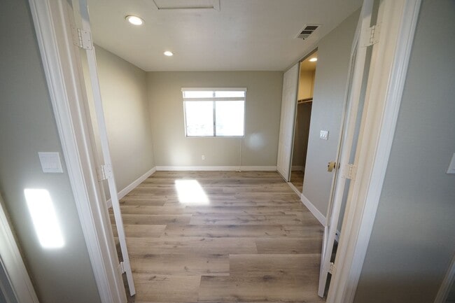 Building Photo - SHOWINGS AVAILABLE NOW