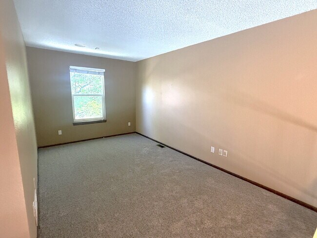 Building Photo - Wonderful 2 Bedroom and Loft on Large Lot and Backs to Open Space!