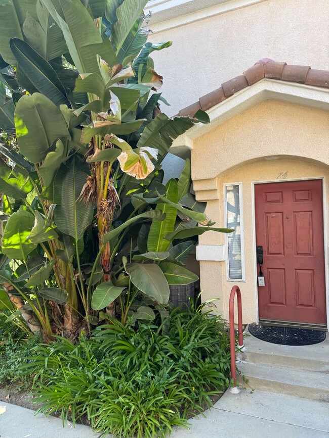 Building Photo - 3 bedroom and 2.5 bath lovely home