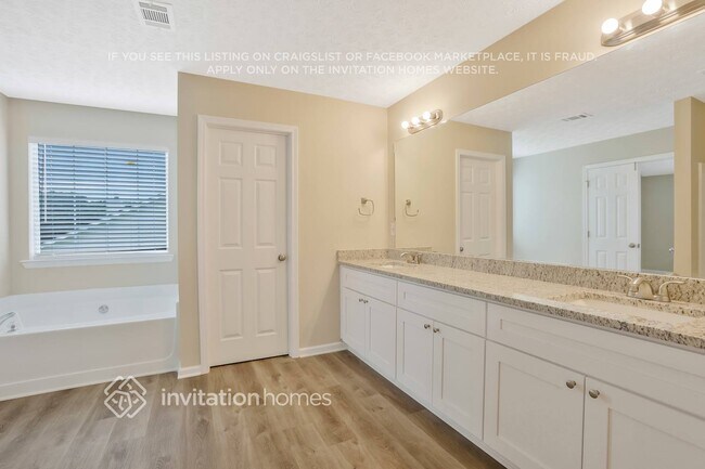 Building Photo - 5749 Cove Ln