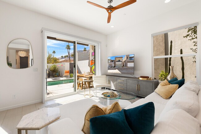 Building Photo - 483 Beacon Way