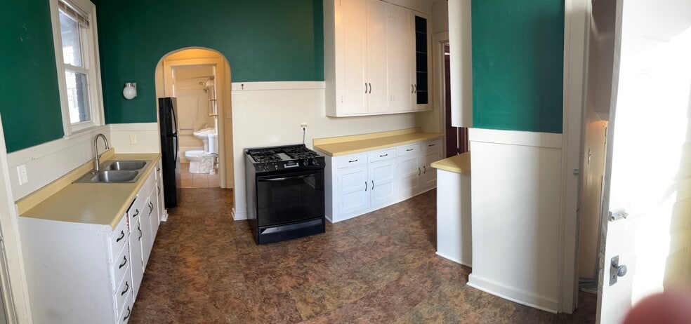 Building Photo - 2600 Emerson Ave S