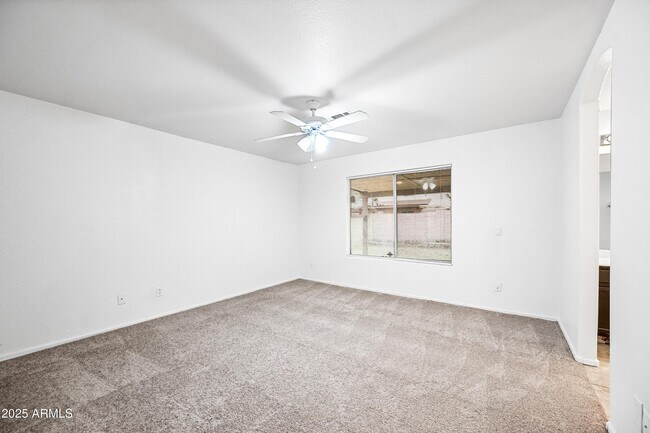 Building Photo - 9018 W Cambridge Ave