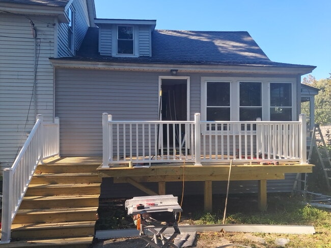 Building Photo - 12 7th St