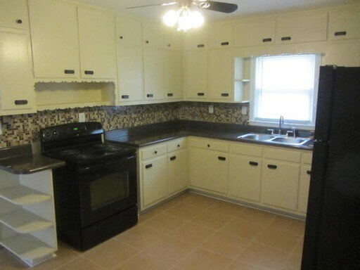 Primary Photo - Don’t Miss Out! Look, Lease, and Live Spec...
