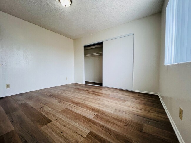 Building Photo - Light-Filled 4-Bed in San Pedro | Garage Parking, Utilities Included, Prime Location